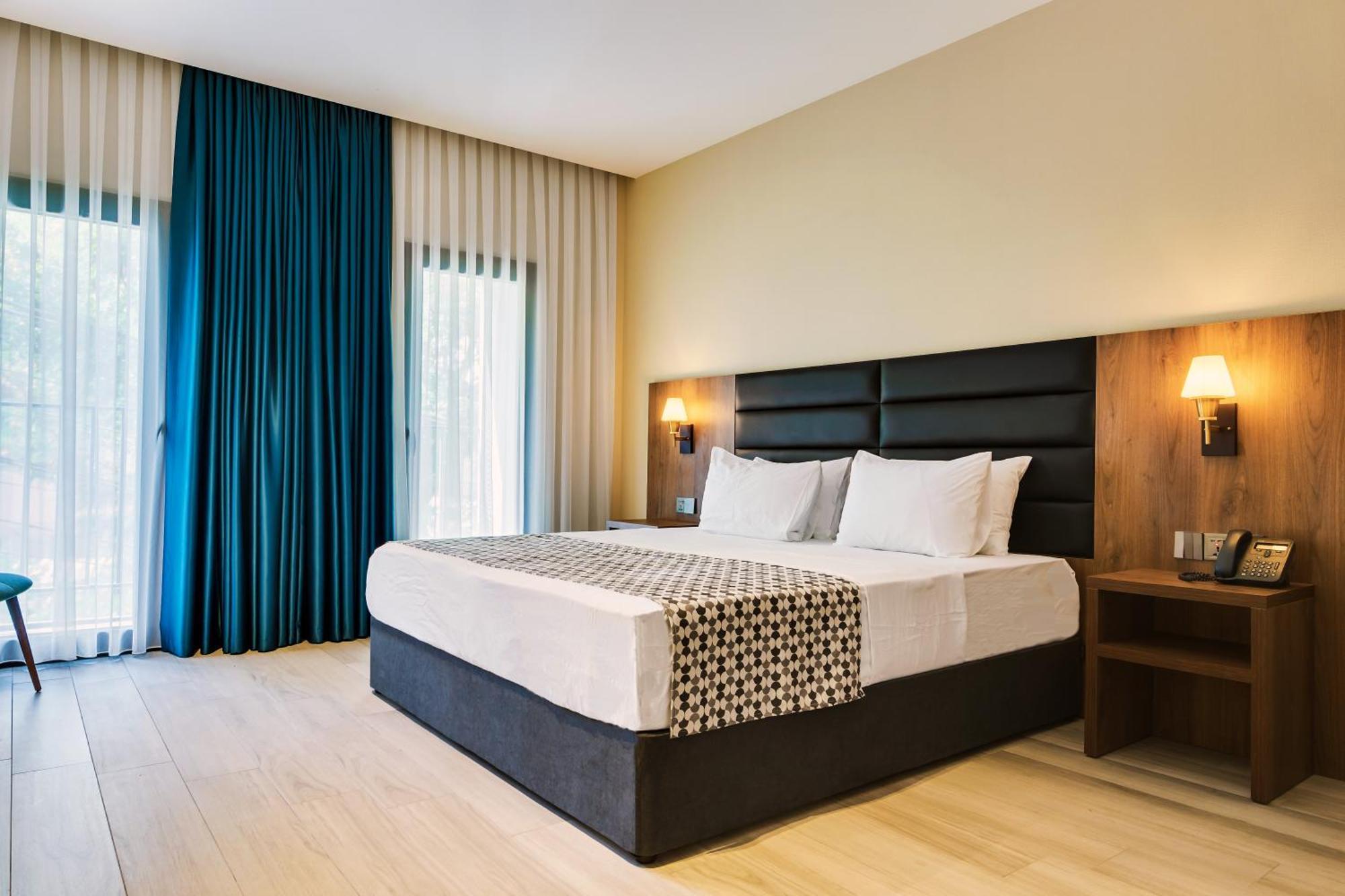 Eleven Inn Tbilisi Bagian luar foto